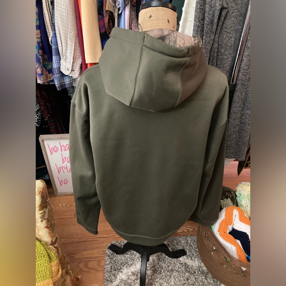 Under Armour men’s hunter green/camo hooded sweatshirt, size medium - Picture 4 of 5